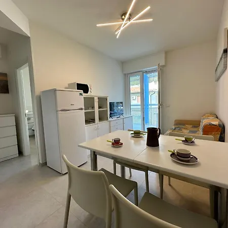 Bright In Close To The Sea * ביביונה