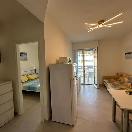 Bright In Close To The Sea * ביביונה