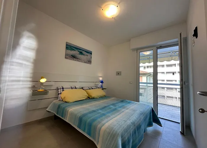 Bright In Close To The Sea *