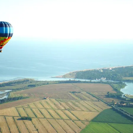 Bright In Close To The Sea *