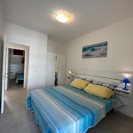 Bright In Close To The Sea Daire