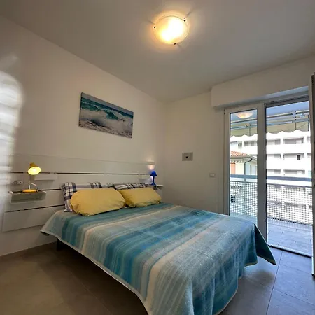 Bright In Close To The Sea *