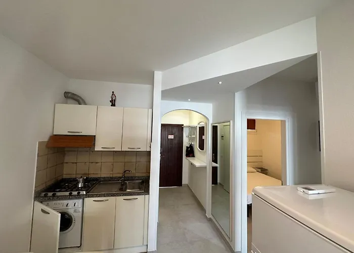 Bright In Close To The Sea *