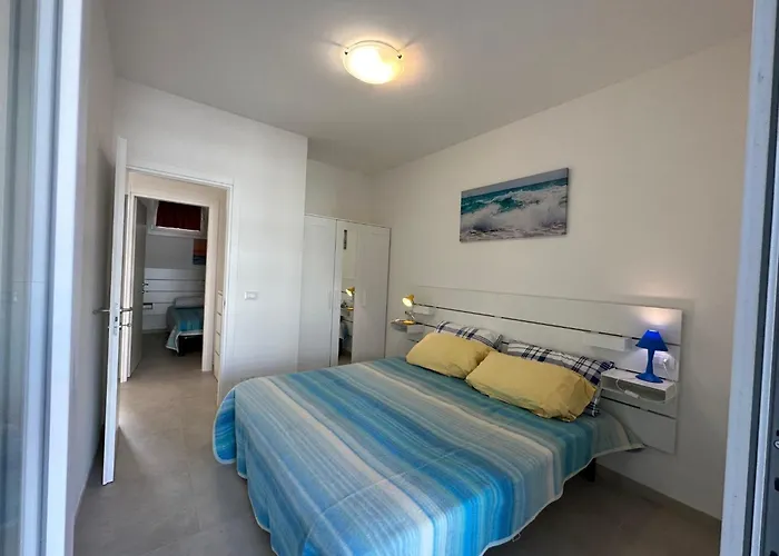 Bright In Close To The Sea Daire